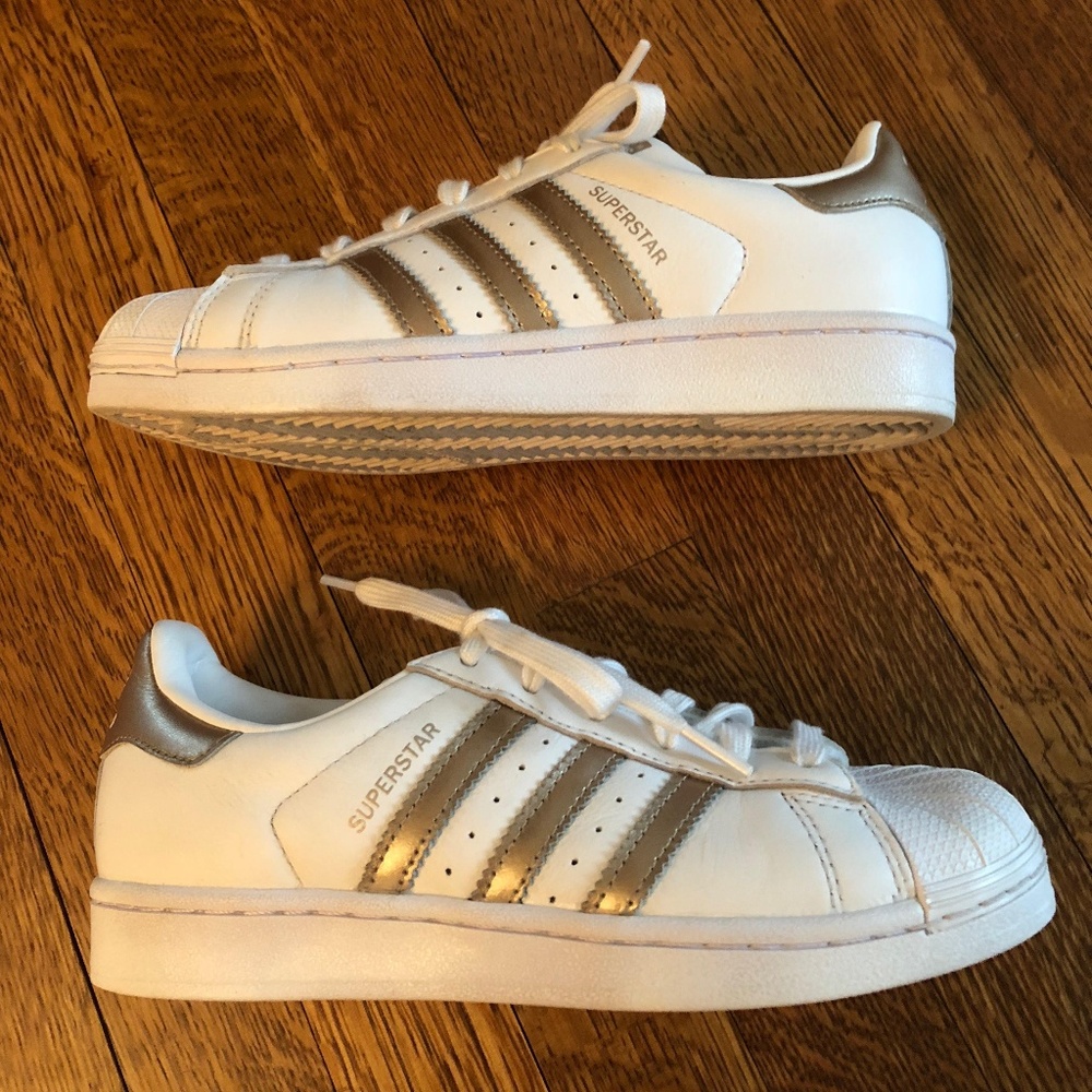 ADIDAS - Superstar White/Gold Metallic Size 6 1/2